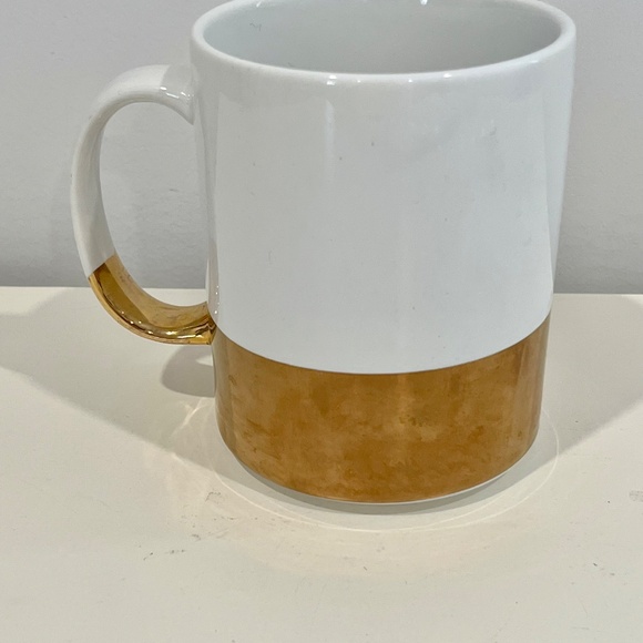 All Momma Wants Is A Silent Night 15 Oz. White & Gold Mug Charming Charlie NEW - Picture 4 of 5